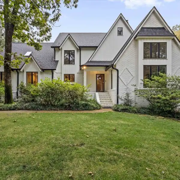 EXTRAORDINARY 9.77-ACRE LAKEFRONT ESTATE