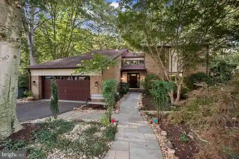 Dramatic Contemporary with Multi-Level Decks