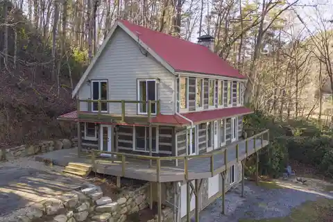 Secluded Lakefront Retreat Nestled on Lake Glenville