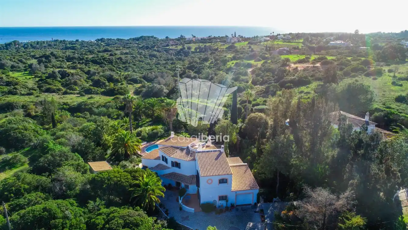 Charming Traditional House Near Iconic Beaches