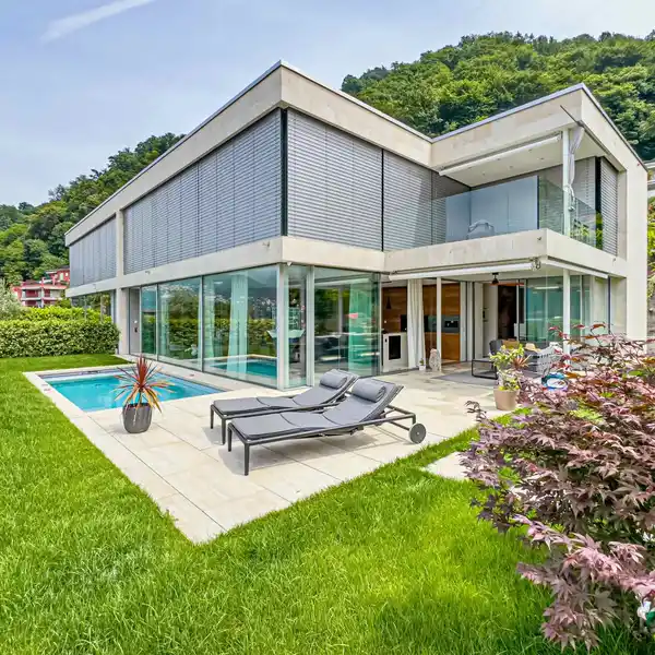 GORGEOUS MODERN HOME WITH POOL