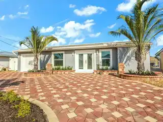 Totally Remodeled Direct Gulf Access Pool Home