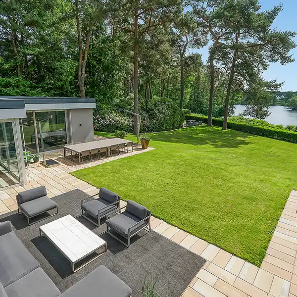 STYLISH CONTEMPORARY BUNGALOW