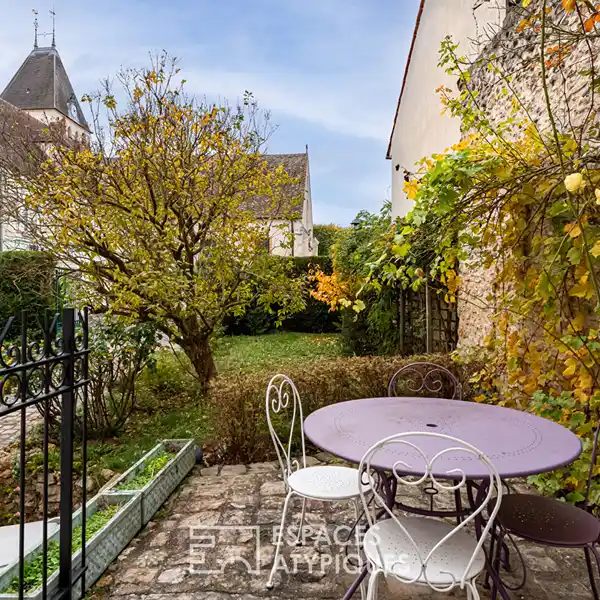 ELEGANT 18TH-CENTURY MANOR WITH SECLUDED GARDEN