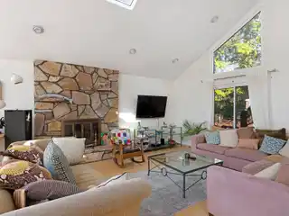 Striking Contemporary Rental in a Private Setting