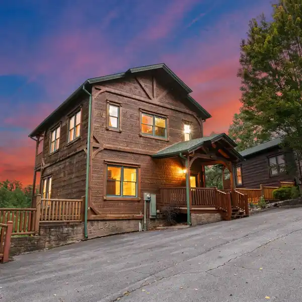 STUNNING MULTI-LEVEL CABIN