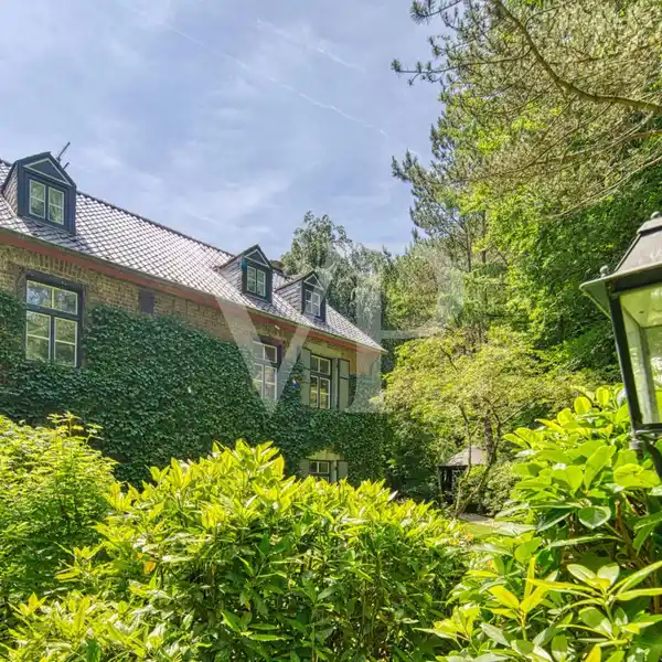HISTORIC PROPERTY WITH MODERN COMFORT