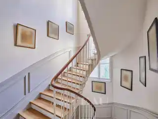 Peaceful Residence in a Concierge Building