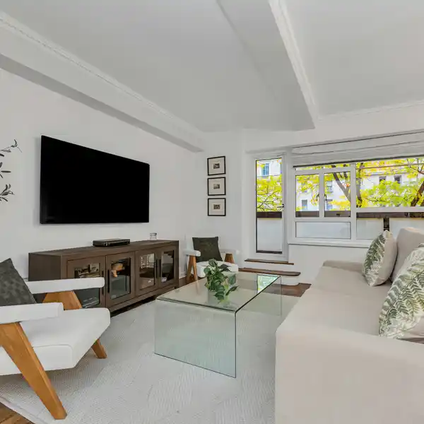 REFINED PARK AVENUE LIVING WITH PRIVATE BALCONY