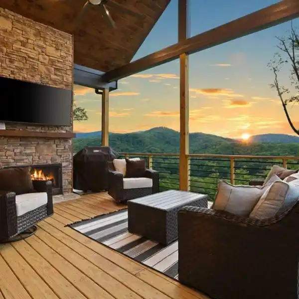 LUXURY MOUNTAIN ESCAPE WITH STUNNING VIEWS