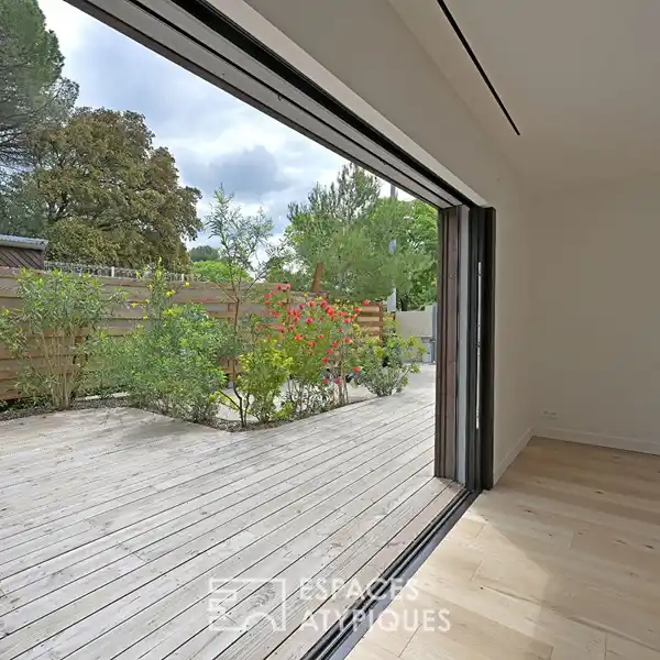 CONTEMPORARY GEM WITH SOLARIUM AND GARDEN VIEWS