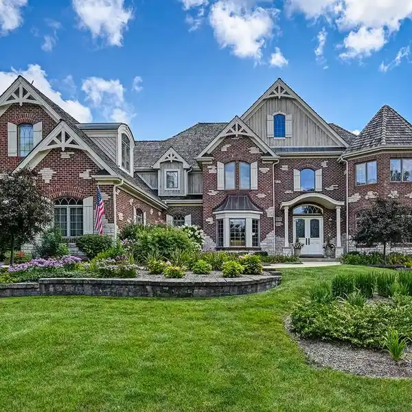 BESPOKE ESTATE DEFINED BY TIMELESS ELEGANCE