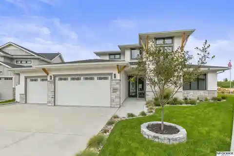 Elegance and Comfort with Breathtaking Lake Views