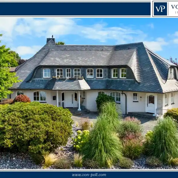 COMPREHENSIVELY MODERNIZED ARCHITECT'S VILLA