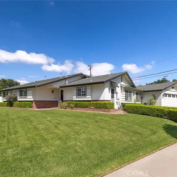 DELIGHTFUL SINGLE STORY RANCH HOME