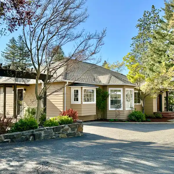 EXQUISITE 3.4-ACRE ESTATE