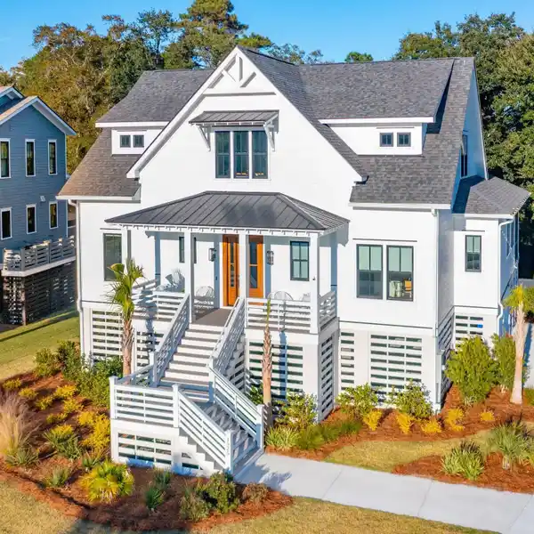 EXQUISITE CUSTOM-BUILT ELEVATED HOME