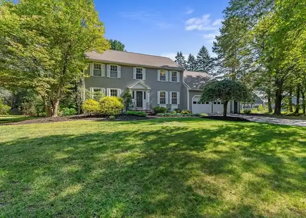 SPACIOUS AND BRIGHT COLONIAL