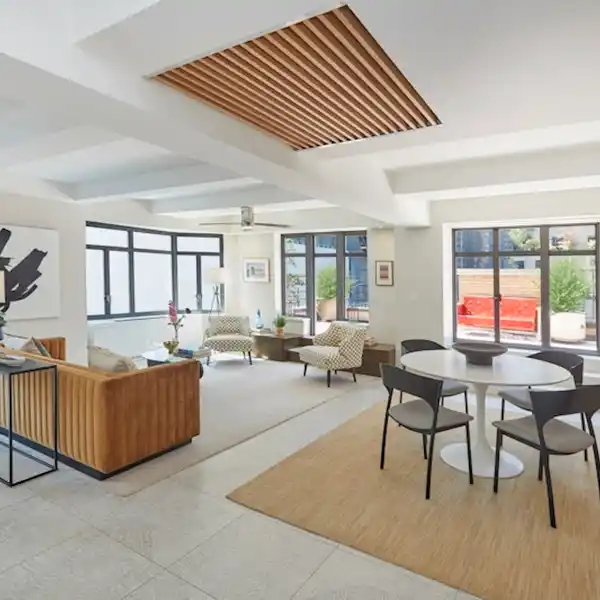 REMARKABLE RESIDENCE IN THE HEART OF MIDTOWN MANHATTAN