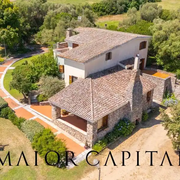 CHARMING COUNTRY HOUSE INSPIRED BY THE GALLURA TRADITION