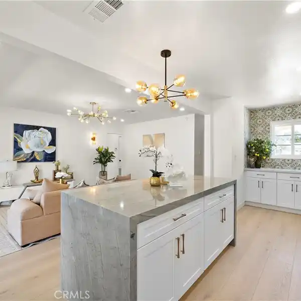GORGEOUS SINGLE-STORY HOME