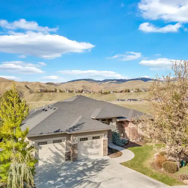 STUNNING RETREAT IN THE BOISE FOOTHILLS