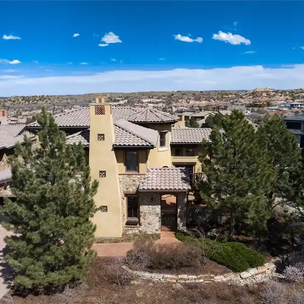 EXQUISITE CUSTOM HOME IN RAVENNA COUNTRY CLUB
