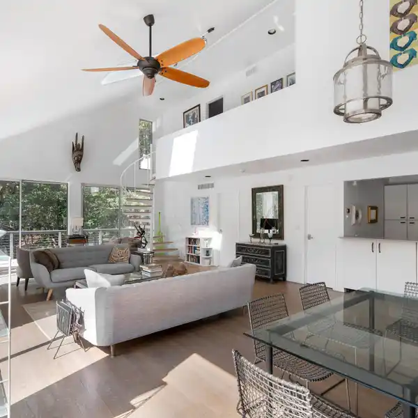 RENTAL HOME ATOP SCENIC QUADRANT HILL