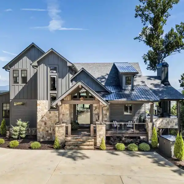 ELEVATED MOUNTAIN LIVING ATOP BLUE RIDGE HEIGHTS