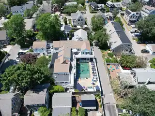 Charming West End Condo Near Beaches