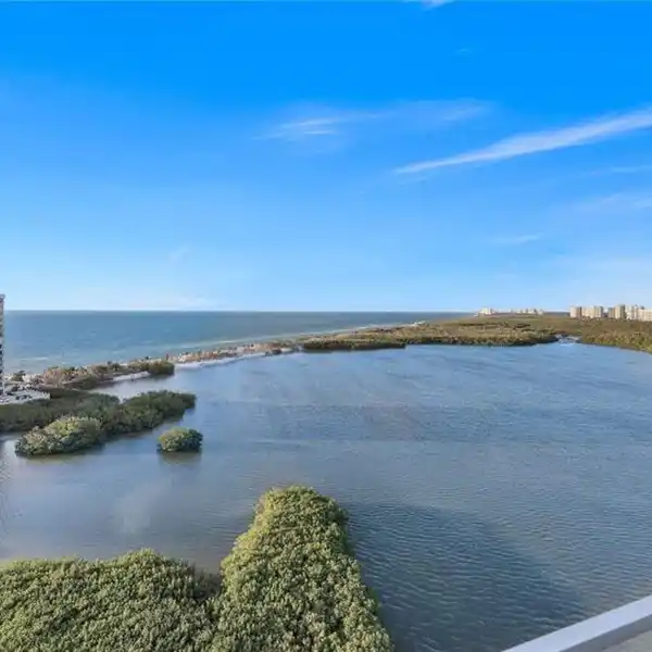 RARE HIGH-FLOOR CONDO IN BAYPOINTE