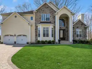 Exquisite Colonial Home in Sterling Woods