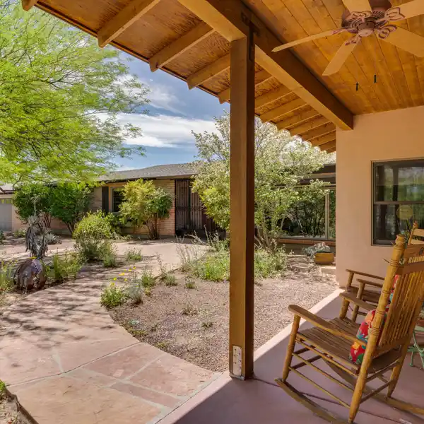 PRIVATE HILLTOP WITH AMAZING VIEWS