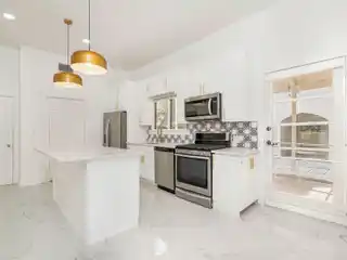 Rugby Road Beauty Minutes to Palm Beach Island