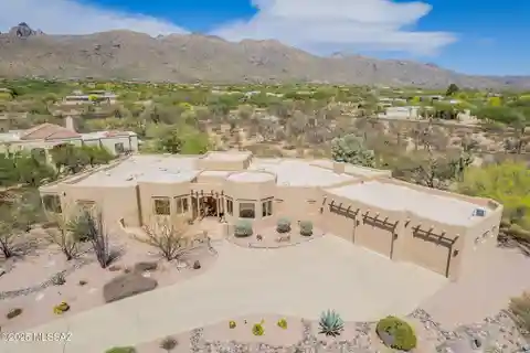 Beautiful Santa Fe-style Retreat