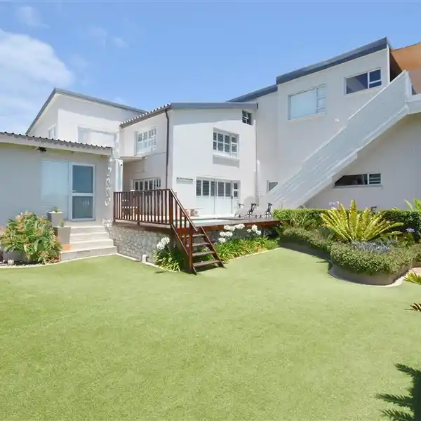 BEACH HOUSE IN CHARMING YZERFONTEIN
