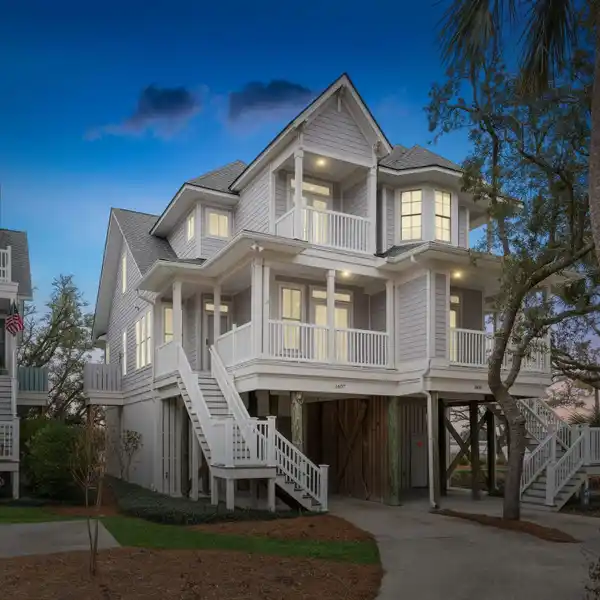 EXCEPTIONAL THREE BEDROOM UNIT