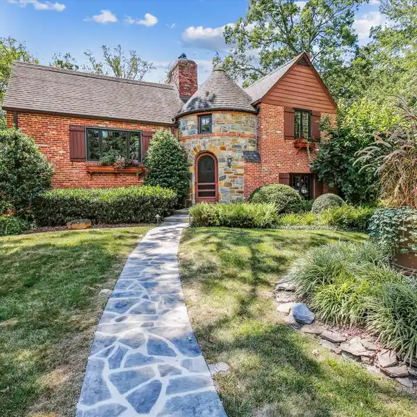 ORIGINAL ZELLER COTSWOLD TUDOR IN MANOR COUNTRY CLUB