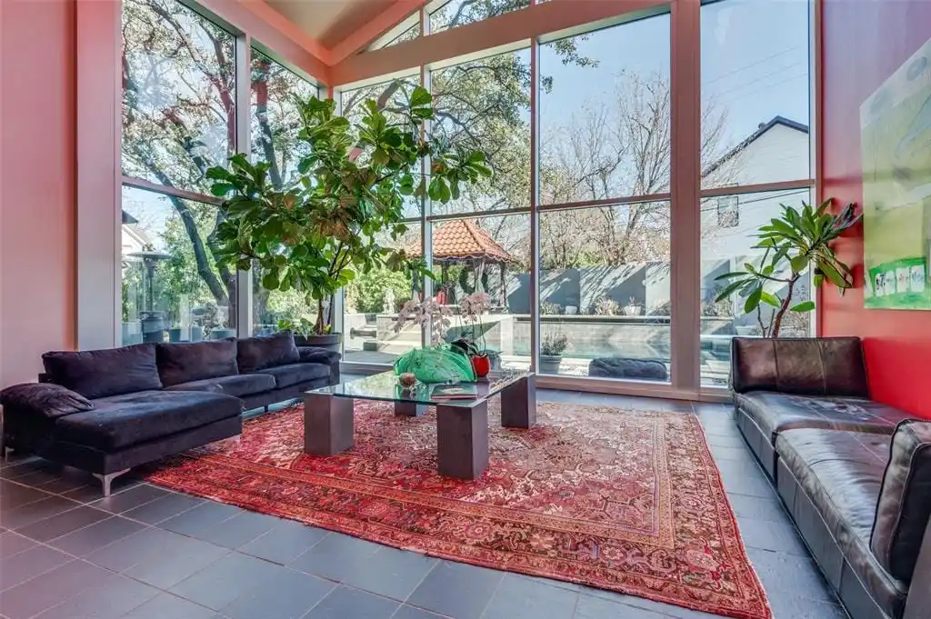 Estate with Openness and Architectural Drama