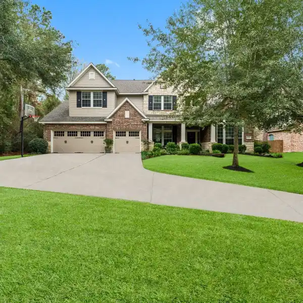 PRIVATE RESERVE PROPERTY BACKING TO TERRAMONT PARK