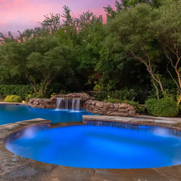 EXQUISITE ESTATE IN WHITLEY PLACE