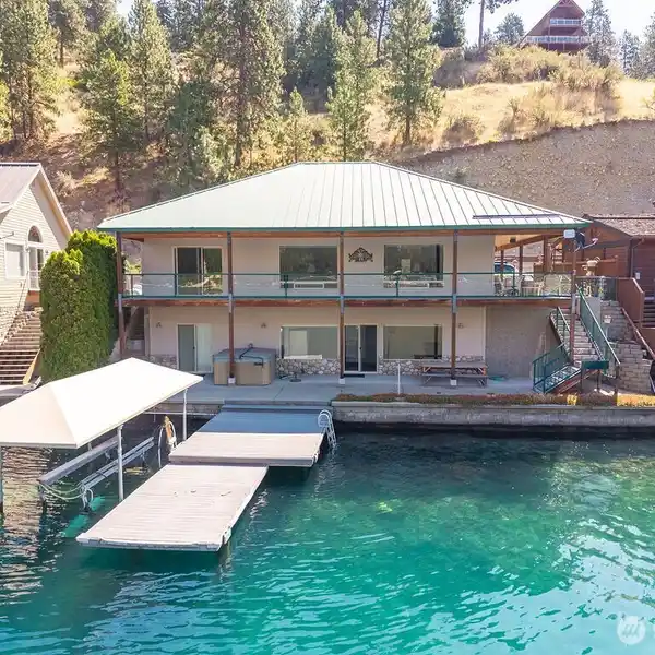 QUALITY SINGLE-OWNER HOME ON LAKE CHELAN