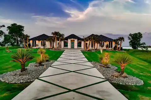 Modern Luxury Meets Lakeside Living