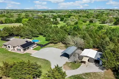 Exquisite Eight-plus Acre Homestead