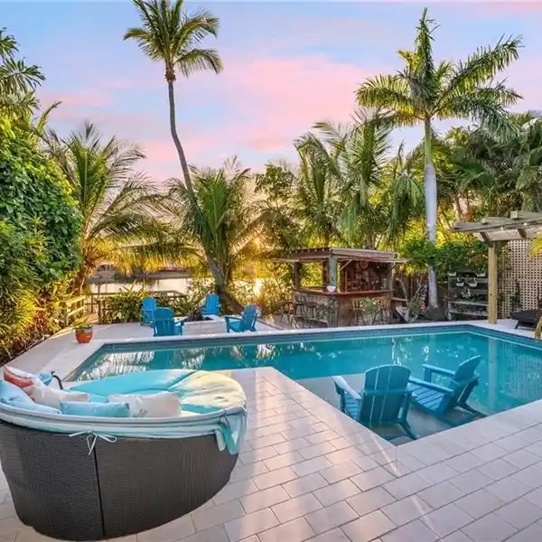 OLD FLORIDA IN THE HEART OF NAPLES