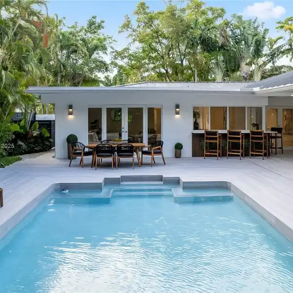 A TRUE COCONUT GROVE GEM