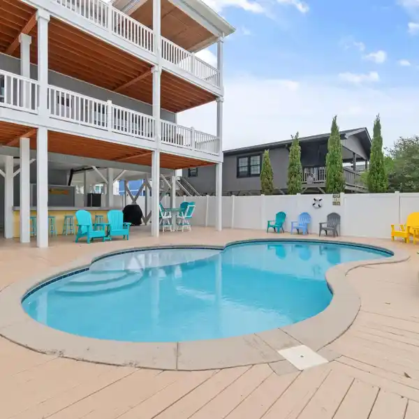 LUXURY BEACH RETREAT WITH ELEVATOR AND POOL