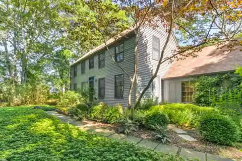 Beautiful Summer Home with  Lovely Gardens and Pool