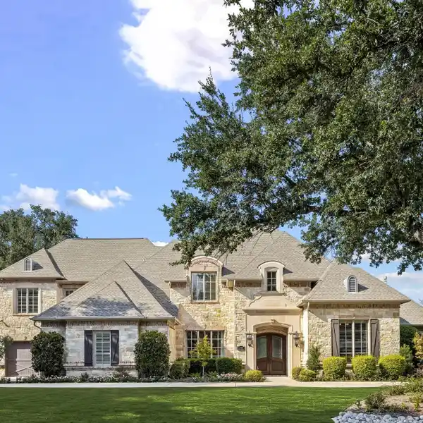 TIMELESS ARCHITECTURE WITH RESORT-STYLE LIVING