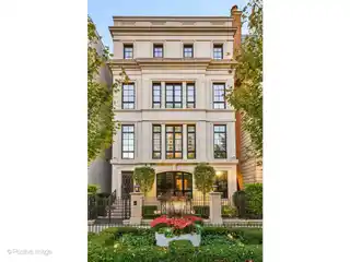 Architecturally Significant Chicago Luxury Residence